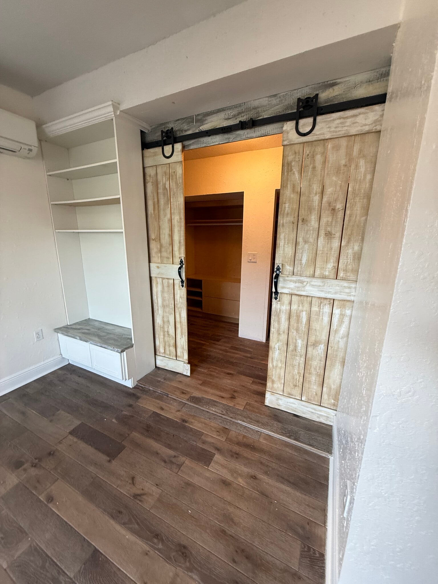 Building Photo - 940 W Fairbanks Ave