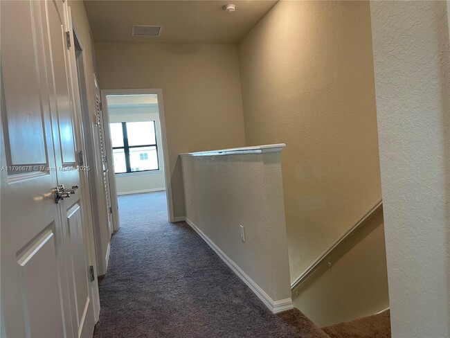 Building Photo - 2151 Appleton Cir S
