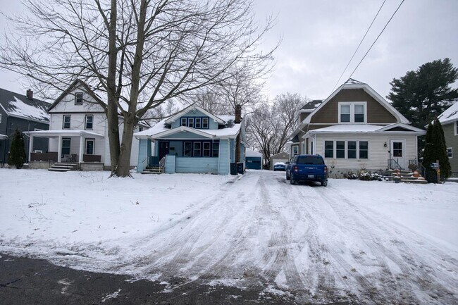 Building Photo - 260 Spruce St