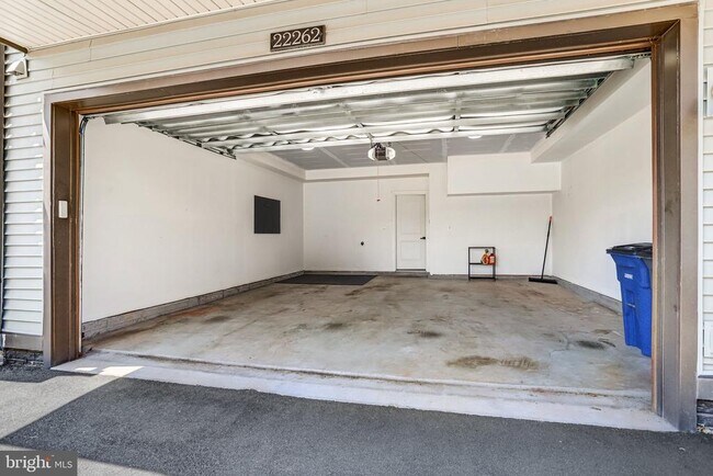 Building Photo - 22262 Philanthropic Dr