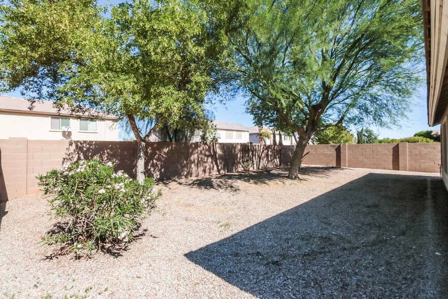 Building Photo - 2540 W Silver Streak Way