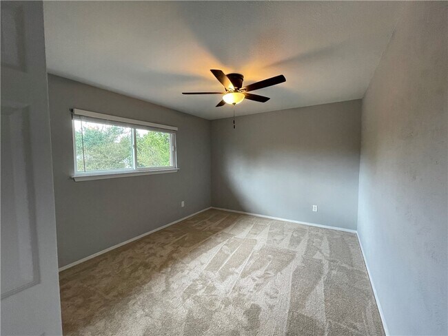 Building Photo - 7415 Shadywood Dr