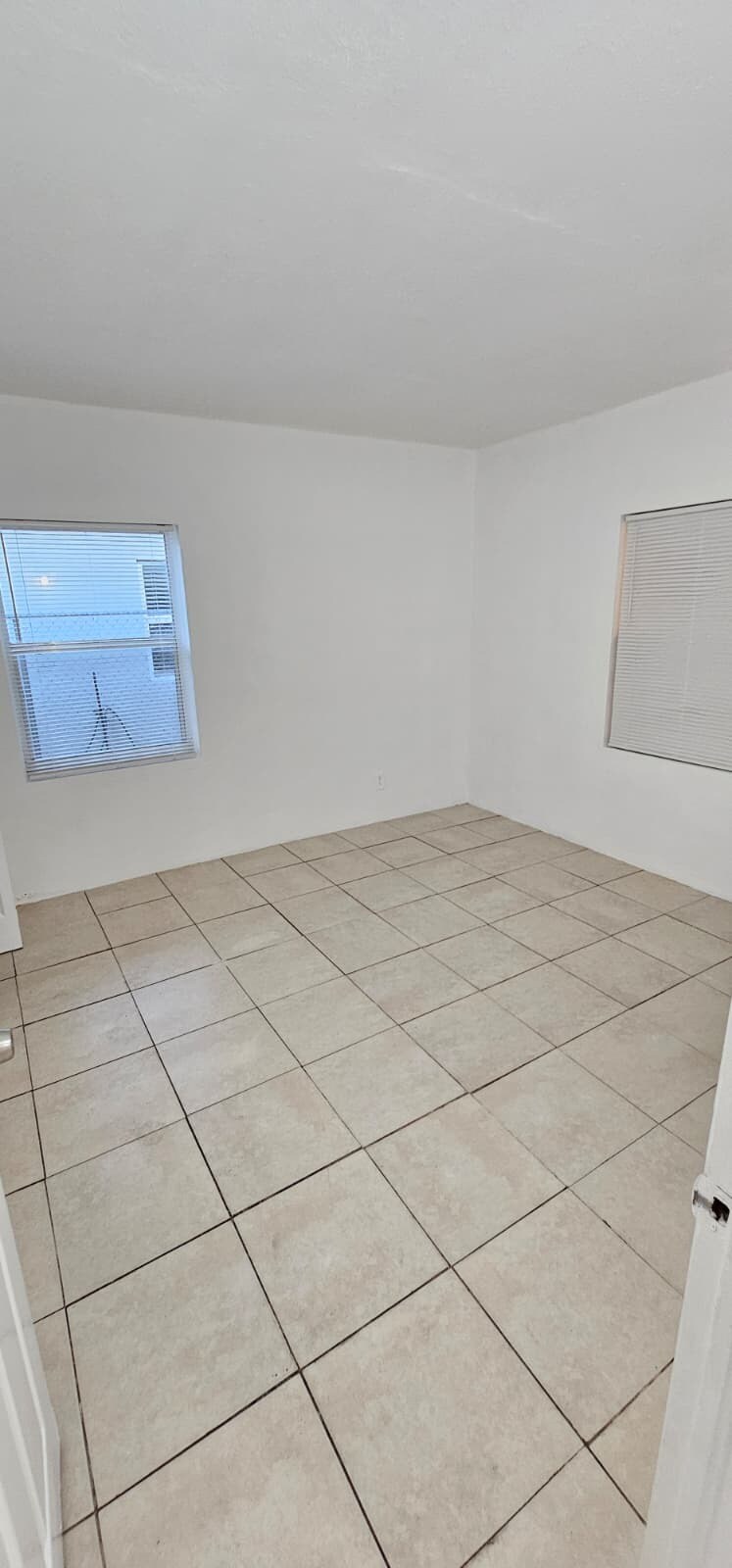 Building Photo - 1610 NW 7th Pl