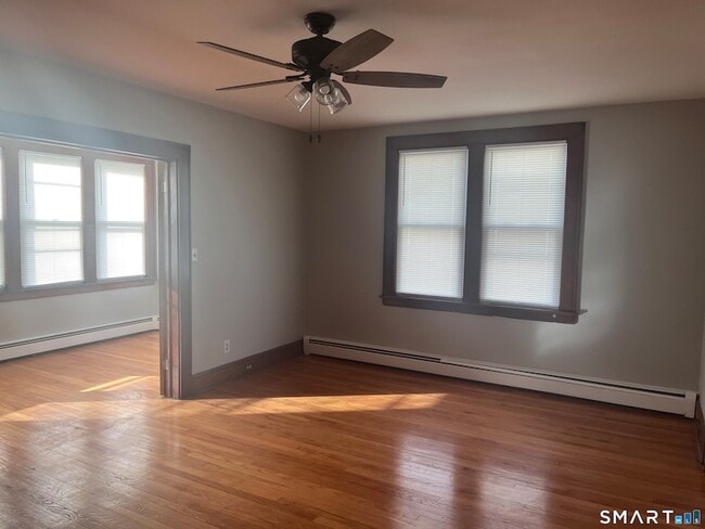 Building Photo - 460 Anson St