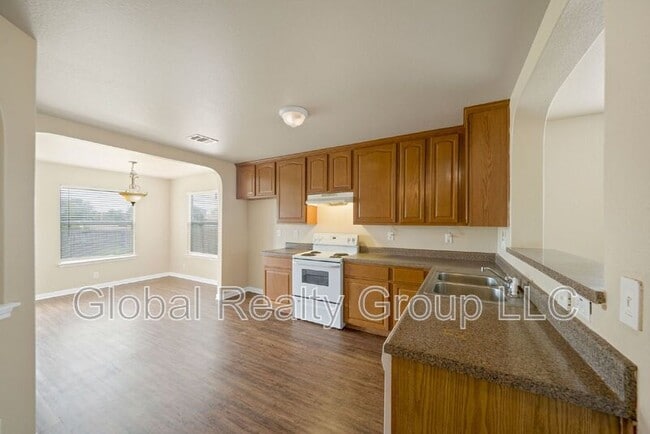 Building Photo - 537 Starling Creek