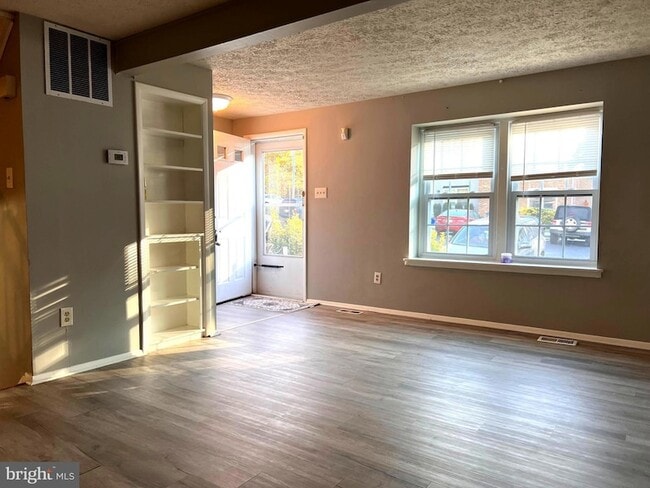 Building Photo - 8104 Willowdale Ct