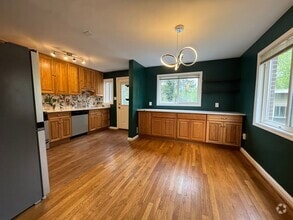 Building Photo - Spacious 3 Bed 2 Bath Semi-Detached Brick ...