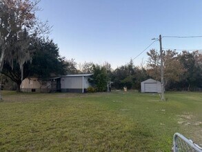 Building Photo - Newly renovated 4/2 Mobile home on large lot in Orlando**