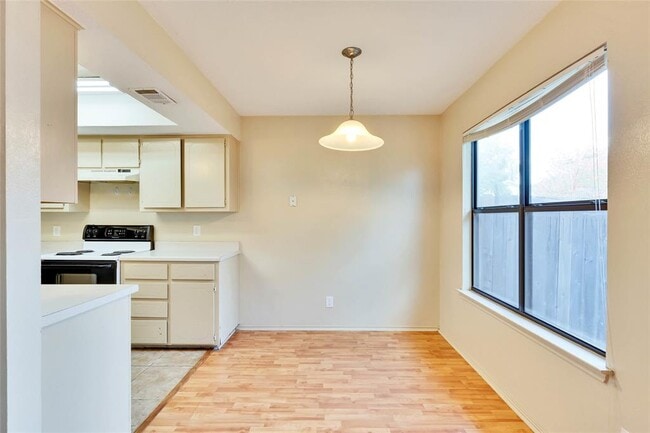 Building Photo - 8806 Springmail Cir