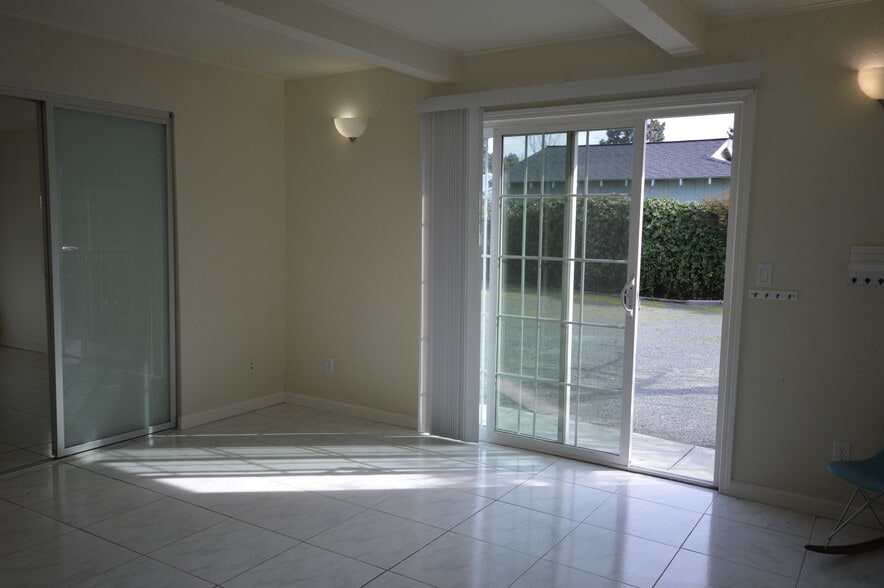 Building Photo - 1800 Devon Ct