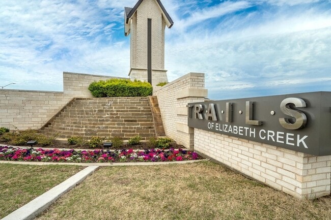 Building Photo - 825 Blackhorse Trl