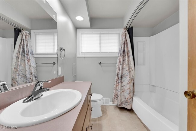 Building Photo - 6481 Glenwillow Dr