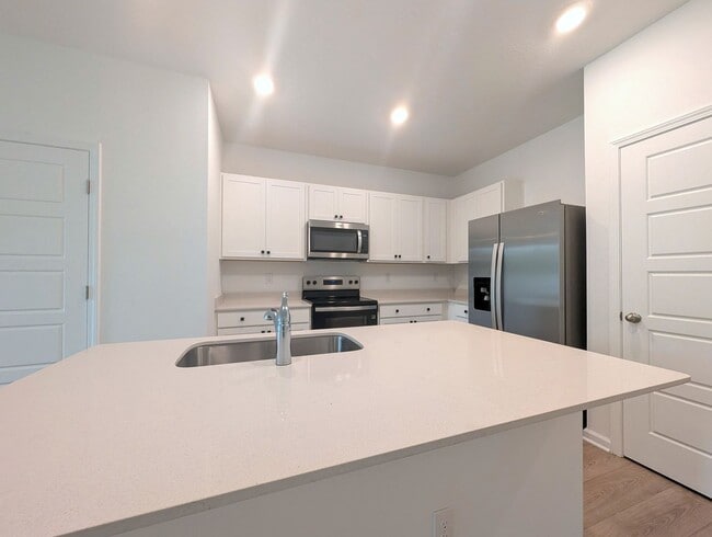 Building Photo - BRAND NEW 3 Bedroom, 2.5 Bath - End Unit - Townhome with Upgrades - located on the Westside - CLO...