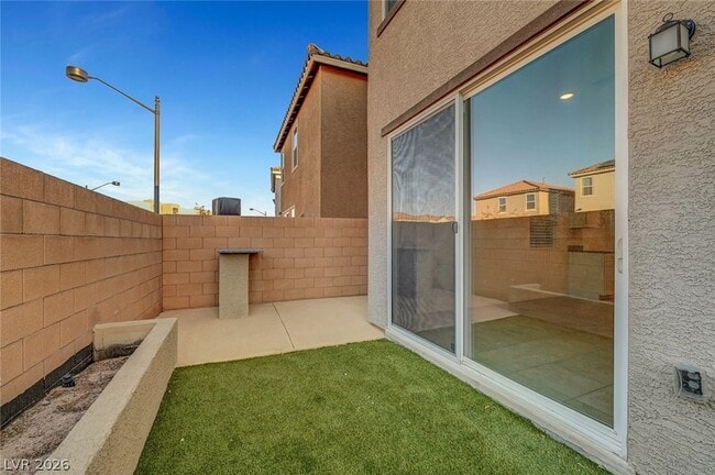 Building Photo - 8454 Vacarez Dr