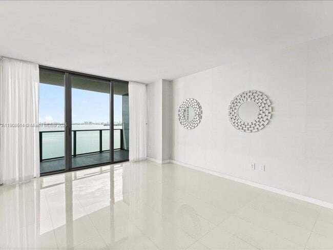 Building Photo - 460 NE 28th St