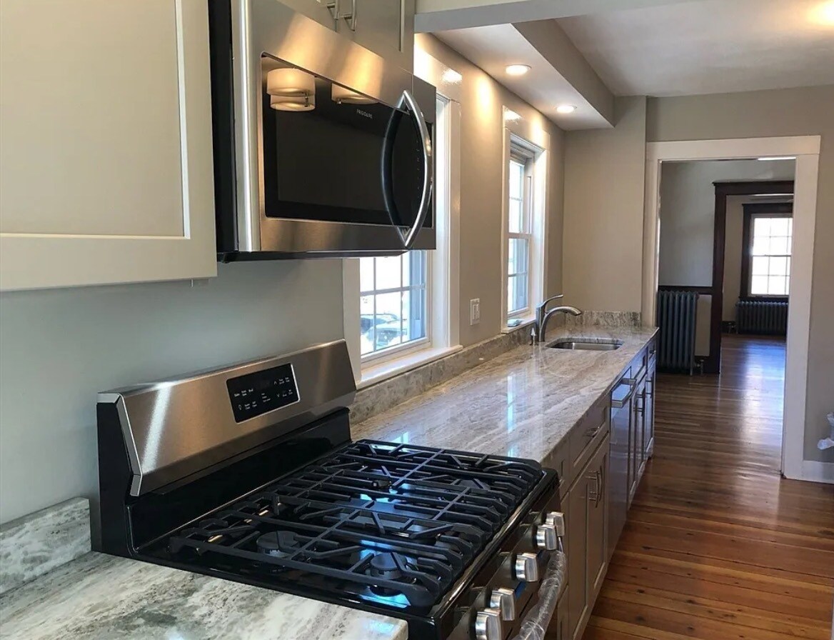 Kitchen - 124 Bynner St