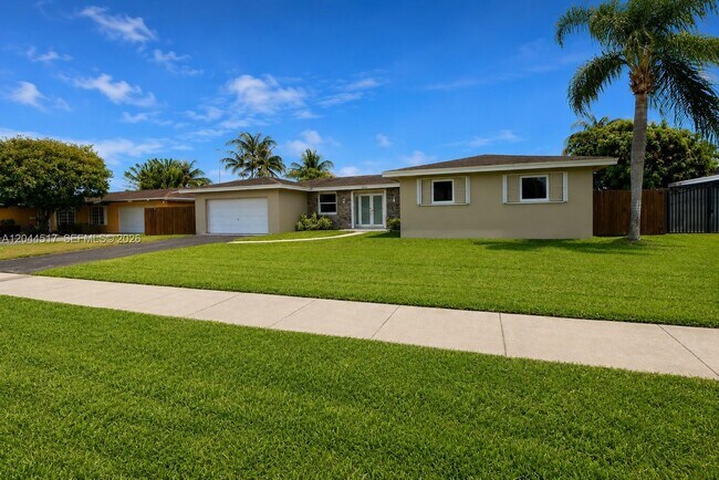 Building Photo - 15445 SW 99th Ave