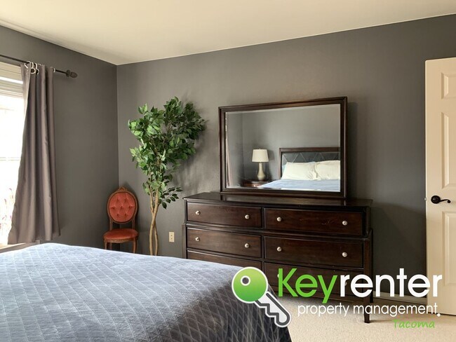 Building Photo - Luxurious House in North East Tacoma!!