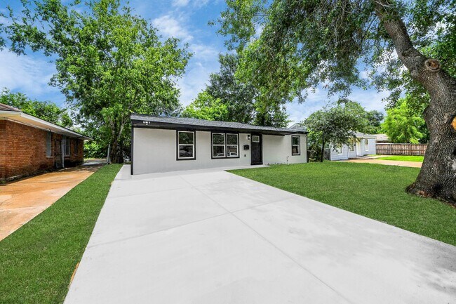 Primary Photo - 11503 Duane St