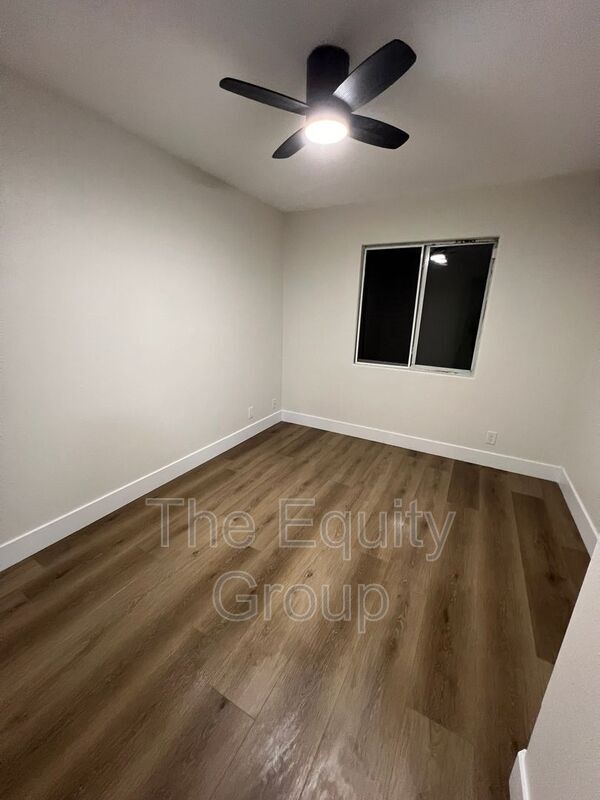 Building Photo - 786 E North Way