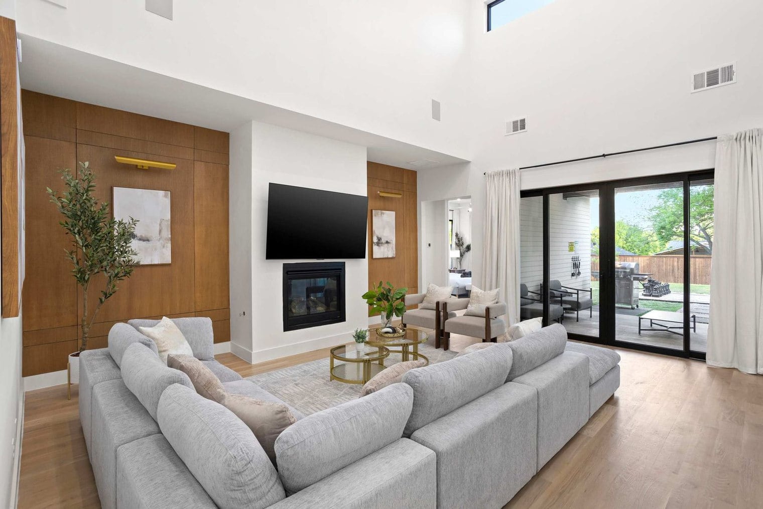 Building Photo - 8922 San Benito Way