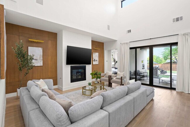 Building Photo - 8922 San Benito Way