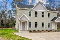 Building Photo - 122 Laura Ln