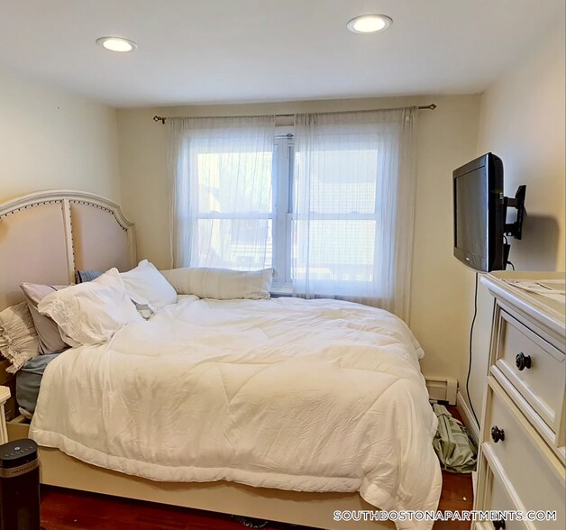 Building Photo - 143 L St