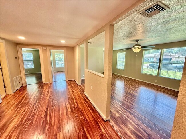 Building Photo - 417 Putman St