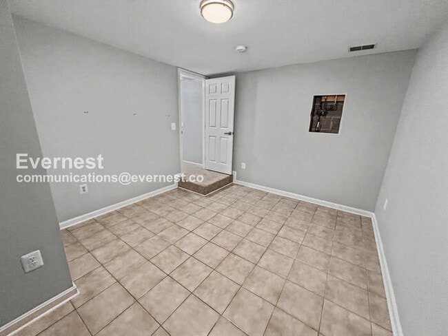 Building Photo - 10401 Bristol Ct