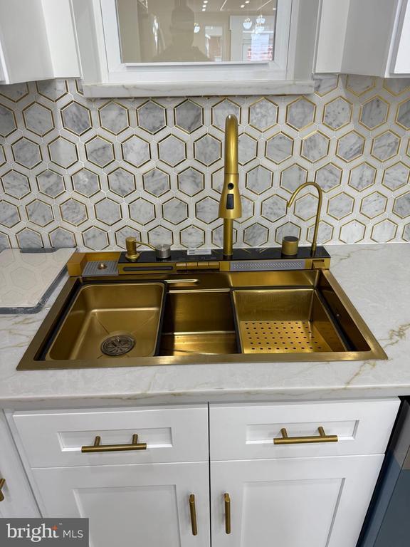 Building Photo - 5502 Master St