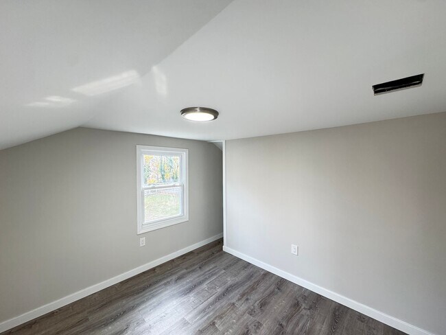 Building Photo - BRAND NEW RENOVATION! Modern 3BR Single Fa...