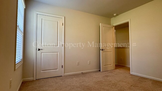 Building Photo - 473 Esthwaite Dr SE