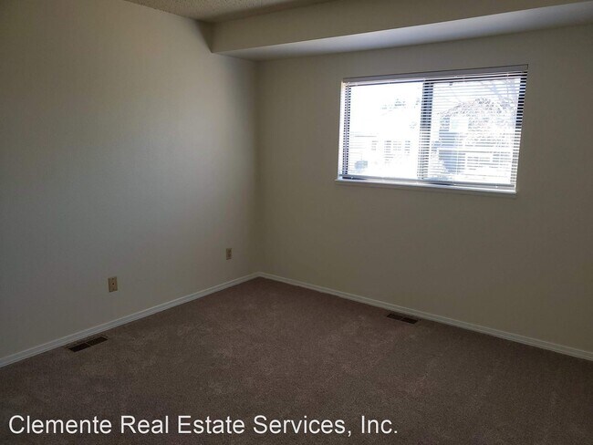 Building Photo - 3 br, 1.5 bath House - 4075 Dolphin Circle