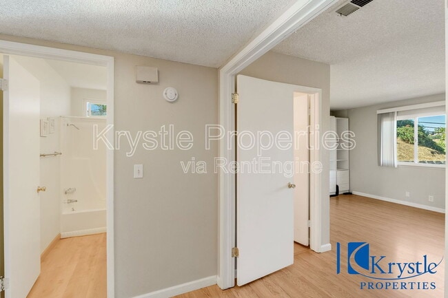 Building Photo - 106 Molina St