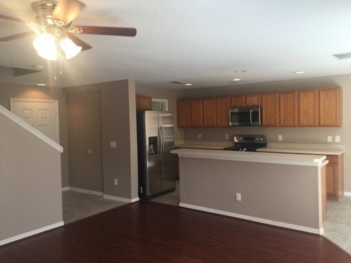 Building Photo - Avalon Park: 3 Bedroom, 2.5 Bath, 2 Car Garage Townhome