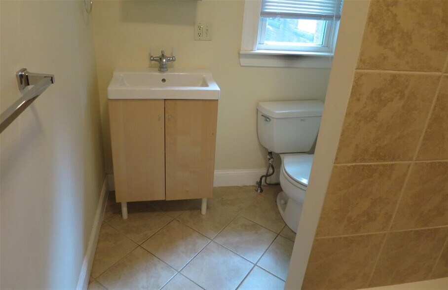 Building Photo - 6 Giles Park