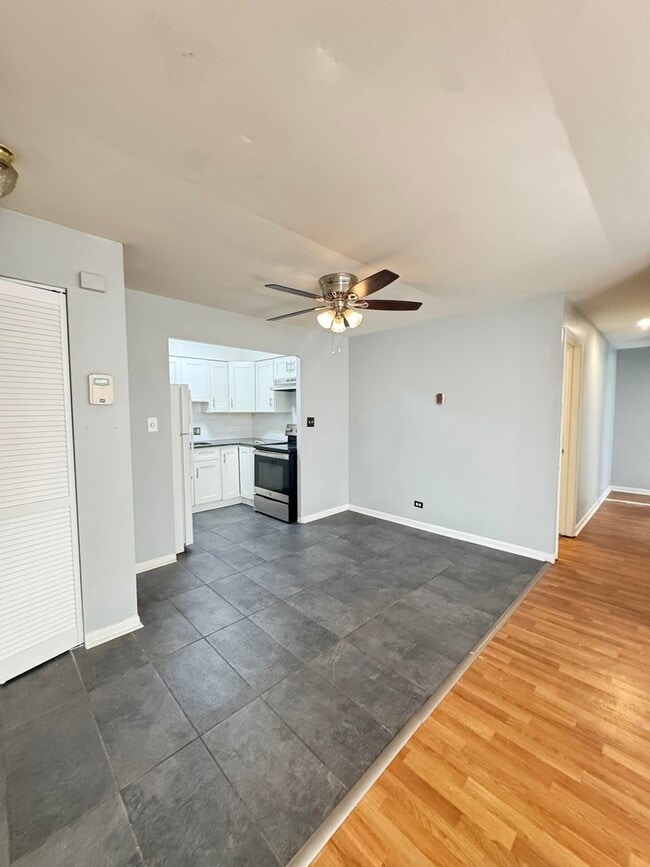 Building Photo - 727 S Maple Ave