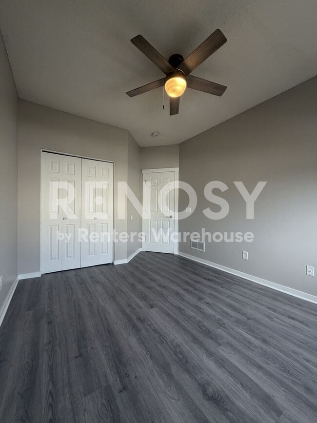Building Photo - Available Now 3 Bedroom 2 Bath Townhouse in Woodbury
