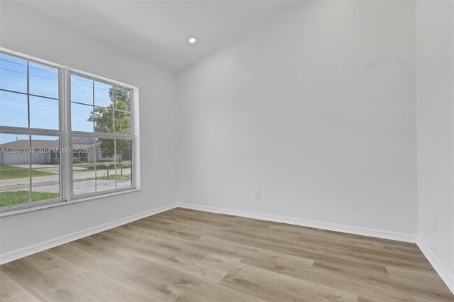 Building Photo - 1807 NE 28th St