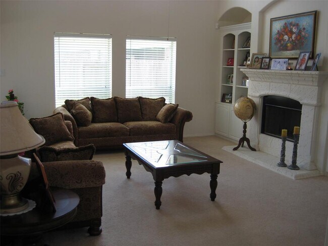 Building Photo - 2220 Longspur Ln