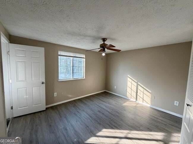 Building Photo - 6091 Raintree Bend