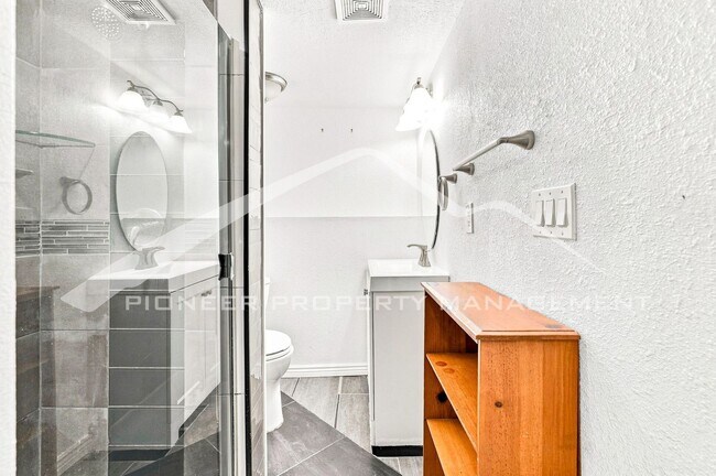 Building Photo - Charming Home with Central AC and Fenced Yard