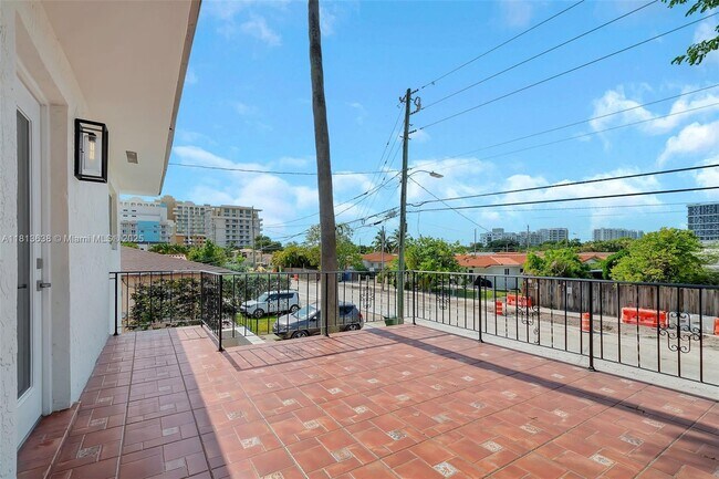 Building Photo - 2845 SW 24th St