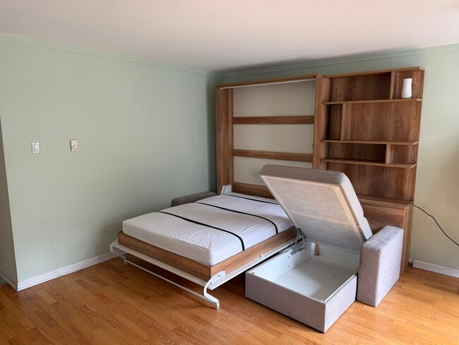 Building Photo - 2600 N Hampden Ct