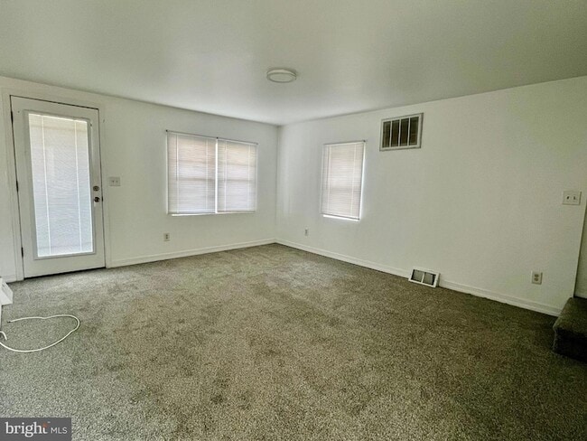 Building Photo - 62 Riviera Dr