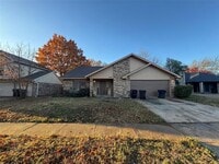 Building Photo - 2905 Woodlark Dr