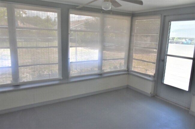 Building Photo - Updated Annual 2/1 on Overbrook Rd
