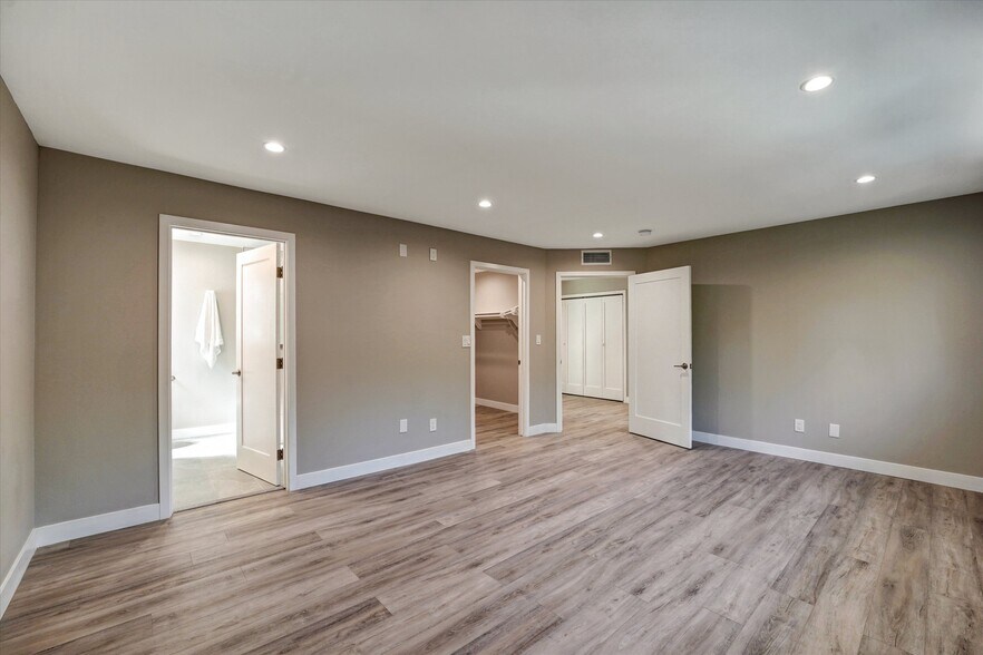 Building Photo - 5346 Tyrone Ave