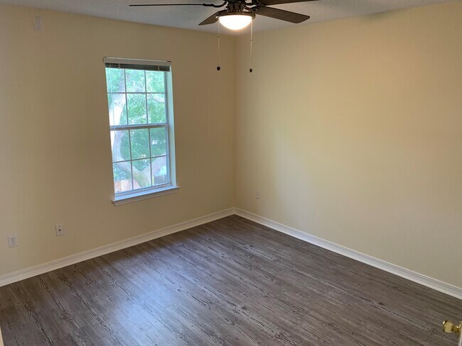 Building Photo - 2717 Bay Club Dr